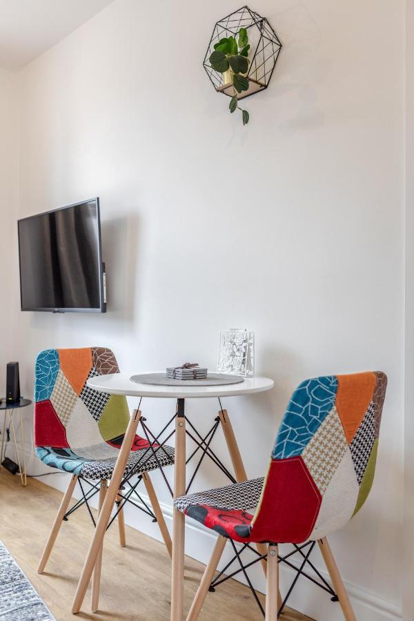 Modern Cosy London Flat By Damask Homes Ilford Exterior photo