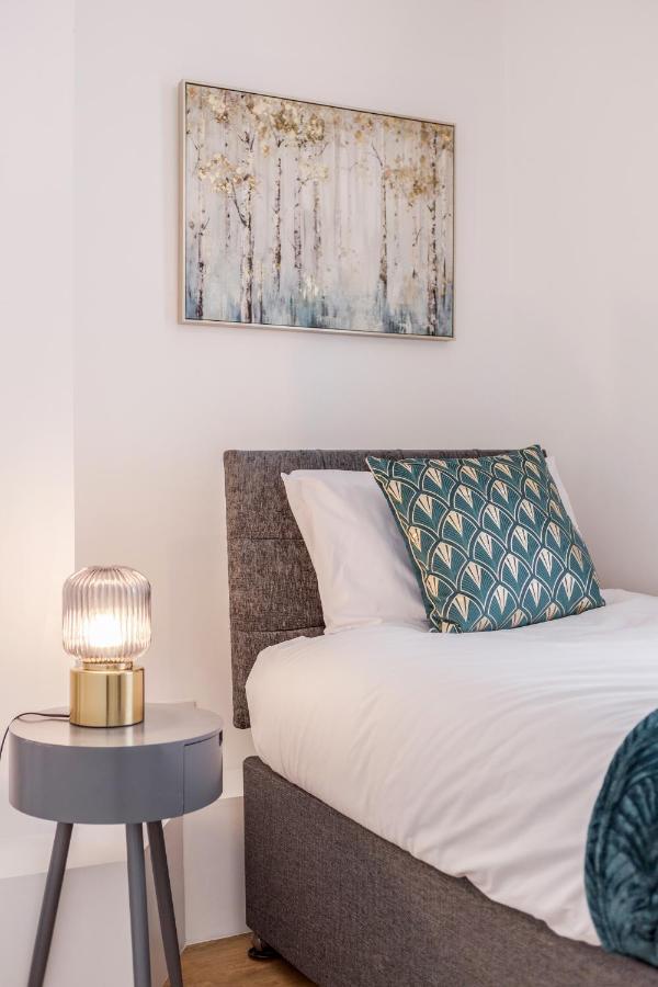 Modern Cosy London Flat By Damask Homes Ilford Exterior photo