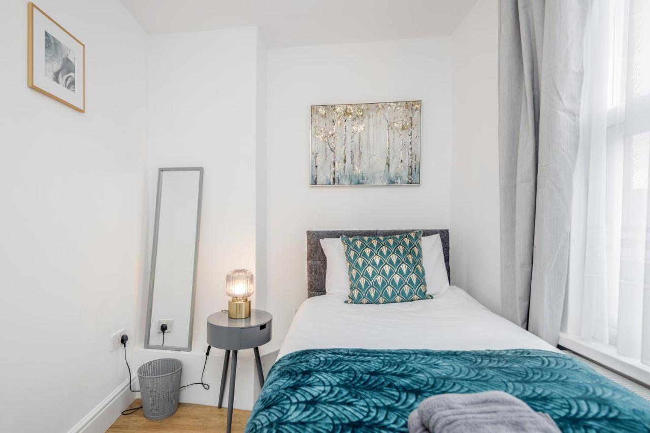 Modern Cosy London Flat By Damask Homes Ilford Exterior photo