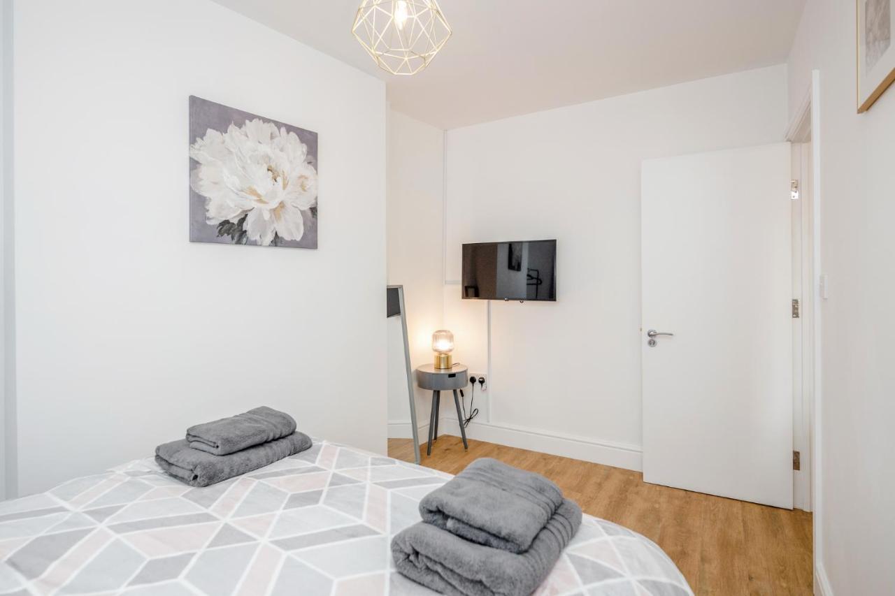 Modern Cosy London Flat By Damask Homes Ilford Exterior photo